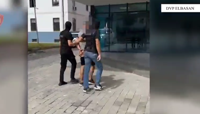 EMRI/ Ishte shpallur në kërkim për shitjen e lëndëve narkotike, arrestohet 44-vjeçari në Elbasan