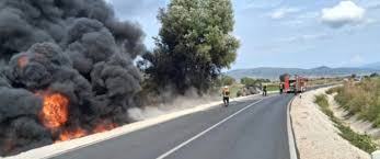 Një cisternë me naftë përfshihet nga flakët në Gjevgjeli – Bogdancë, ndërpritet komunikacioni