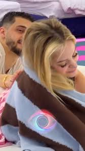 Gimbo dhe Selina u puthën në buzë? Momentet që po çmendin rrjetin (Video)